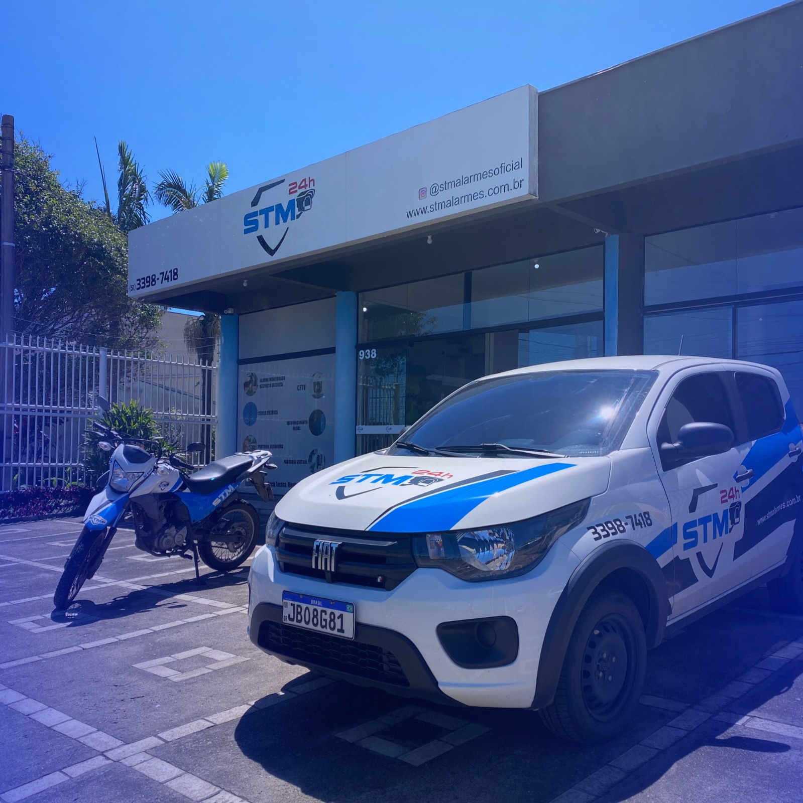 Fachada da base STM com viatura identificada